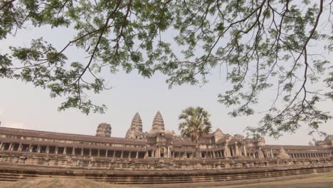 Tourist-at-the-large-temple-complex-of-Angkor-Wat,-Cambodia