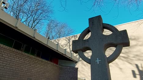 Cross-stands-tall-outside-Knox-Presbyterian-Church,-Toronto,-Close-up
