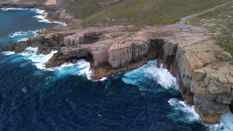 Aerial-drone-circling-around-footage-of-the-gap,-Albany,-Western-Australia