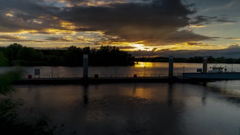 Flussschelde-Sonnenuntergang-Im-Zeitraffer-In-Der-Nähe-Der-Stadt-Antwerpen