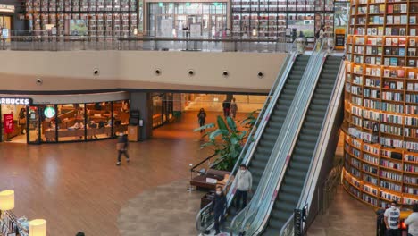 Rolltreppe-In-Der-Starfield-Bibliothek