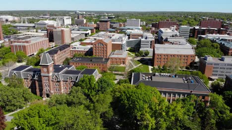 Campus-De-La-Universidad-Estatal-De-Ohio-Y-óvalo-Con-Salón-Universitario-Y-Biblioteca-Thompson