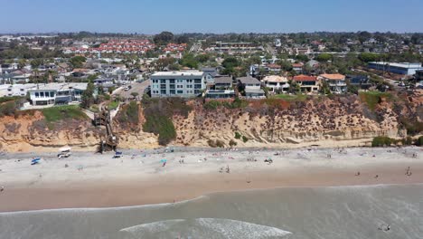 Aerial-shot-of-beachfront-houses-on-the-West-Coast-of-America,-Encinitas