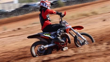 Carreras-De-Motocross-En-Una-Esquina