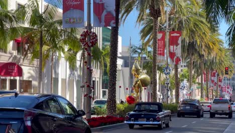Static-shot-of-the-famous-Rodeo-Drive-street-in-Beverly-Hills,-California
