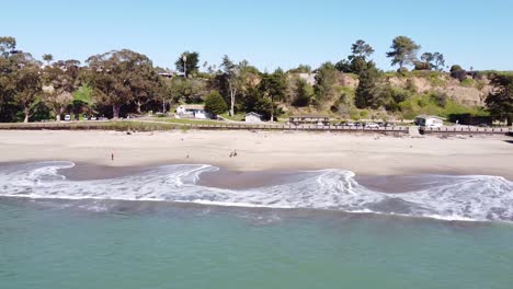 Small-town-and-sandy-exotic-beach-of-Seacliff-State,-Santa-Cruz,-California,-USA