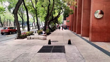 Caminando-Timelapse-A-Lo-Largo-De-Reforma-En-La-Ciudad-De-Mexico