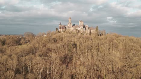 Aerial-footage-of-a-medieval-castle-in-Braunfels,-Germany-during-sunset