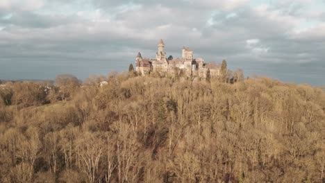 Imágenes-Aéreas-De-Un-Castillo-Medieval-En-Braunfels,-Alemania-Durante-La-Puesta-De-Sol