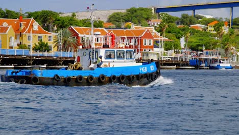 KKT-Schlepper-Dampft-Zurück-Zum-Hafen-Von-Willemstad-Auf-Der-Karibikinsel-Curaçao