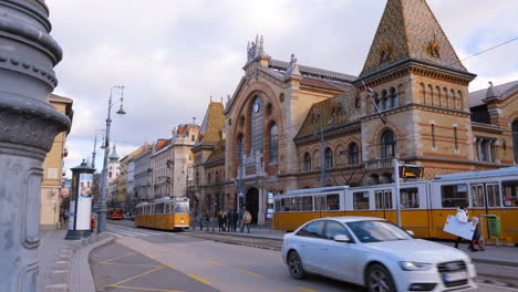 Außengebäude-Der-Großen-Markthalle-In-Budapest