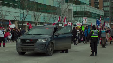 Polizeiauto-Calgary-Protestiert-In-Zeitlupe-Am-5.-Februar-2022