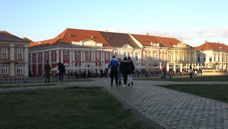 Vista-De-Lapso-De-Tiempo-En-El-Centro-De-Timisoara