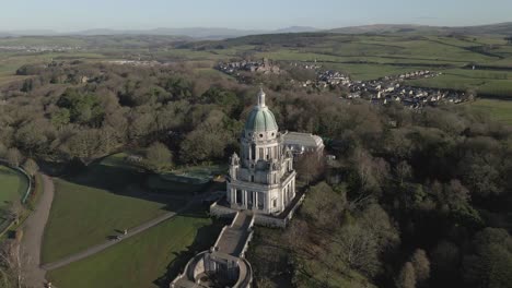 Long,-slow-aerial-flight-to-ornate-baroque-Ashton-Memorial-in-UK