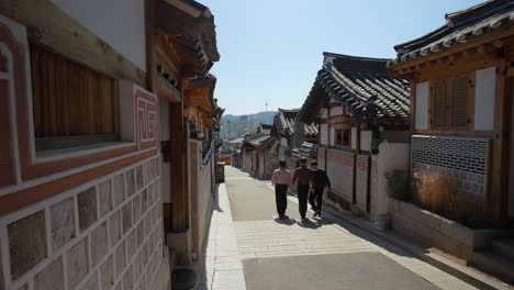 Group-of-men-walking-down-the-street-in-Bukchon-Hanok-Village-in-Seoul,-South-Korea