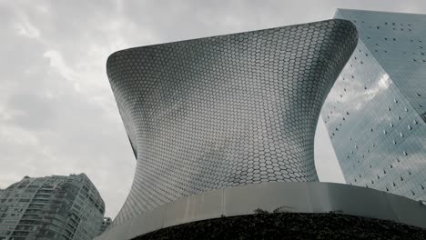 Museo-Soumaya-En-La-Ciudad-De-México-Durante-Un-Día-Nublado