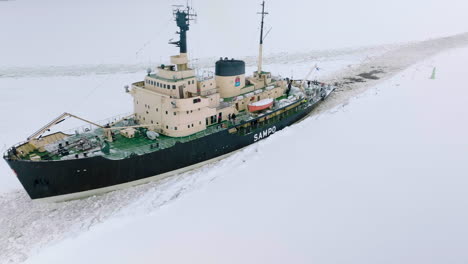 Barco-Rompehielos-Finlandés-Sampo-Navegando-En-El-Golfo-De-Botnia-Congelado