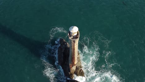 Descending-to-reveal-the-Karori-Rock-Lighthouse-in-the-Cook-Strait,-New-Zealand