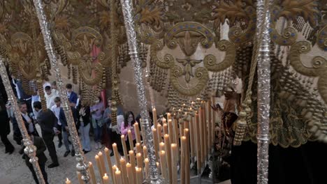 Procesión-Tradicional-De-Pascua-Con-Altar-Adornado-En-Ronda,-España