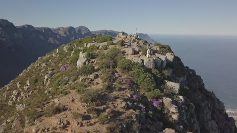 Tourists-stand-atop-Lion's-Head-on-Signal-Hill-in-Cape-Town,-aerial