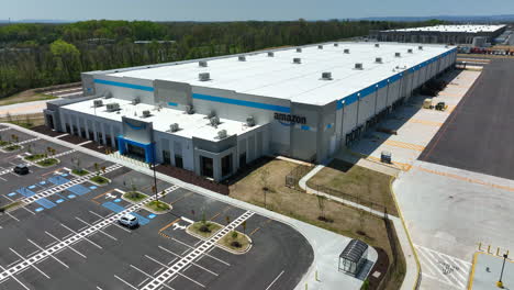 Brand-new-Amazon-Warehouse-distribution-center