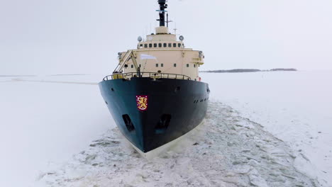 Eisbrecherschiff,-Das-Während-Der-Besichtigungstour-In-Finnland-Im-Gefrorenen-Wasser-Des-Botnischen-Meeres-Kreuzt