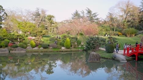 Schwenkansicht-Des-Japanischen-Gartens-„Pierre-Baudis“.