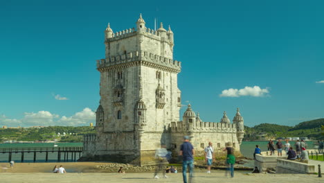 Torre-De-Belém,-Un-Monumento-Situado-En-Lisboa-A-Orillas-Del-Río-Tajo