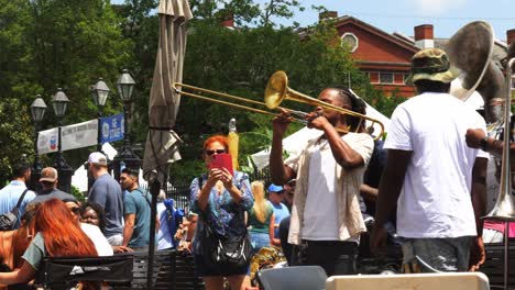 Blaskapelle-Jackson-Square-New-Orleans-French-Quarter-Fest