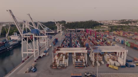 Luftaufnahme-über-Dem-Containerterminal-Porto-De-Leixões,-Portugal