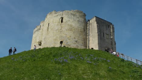 Sight-seers-and-tourists-visiting-the-newly-refurbished-Cliffords-Tower-Castle-Museum-York-on-a-bright-beautiful-day-England-UK