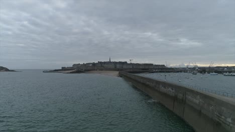 Drone-footage-of-the-lighthouse-of-Saint-Malo,-Bretagne,-France