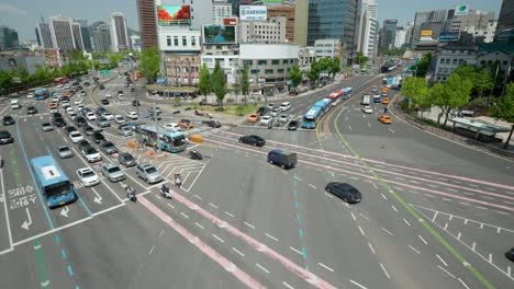 Road-intersection-at-Seoul-Station-daytime