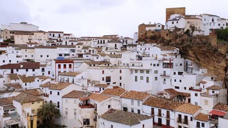 El-Hermoso-Pueblo-De-Setenil-De-Las-Bodegas,-Provincia-De-Cádiz,-Andalucía,-España