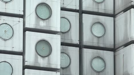 Demolition-works-continue-at-Tokyo's-iconic-Nakagin-Capsule-Tower-in-Ginza-on-April-16,-2022,-in-Tokyo,-Japan