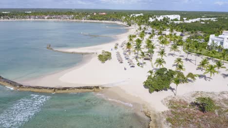 Idyllic-white-sand-beach-and-palms-along-Caribbean-coastline,-Playa-Nueva