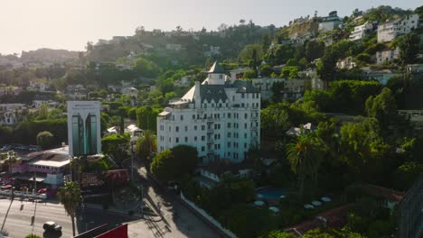 Flying-Towards-and-Above-Historic-Chateau-Marmont-Nestled-in-Hills-of-West-Hollywood,-California