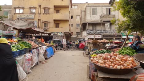 Obst--Und-Gemüseverkäufer-Auf-Dem-Straßenmarkt-In-Der-Stadt-Kairo,-Ägypten,-Statisch
