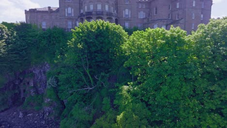 Ascending-Establishing-Shot-Of-Culzean-Castle-Near-The-Firth-Of-Clyde,-Scotland,-UK