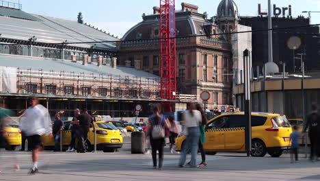 Timelapse-of-pedestrians-and-street-traffic-moving-at-Nyugati-Railway-Station