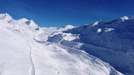 Viel-Schnee-Und-Sonniges-Schönes-Wetter-In-Den-Bergen-Bei-Zermatt