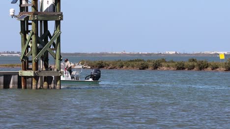 Fishing-boat-maneuvering-into-boat-ramp