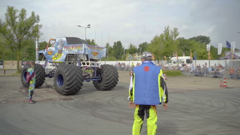 People-Look-On-A-Monster-Truck-With-Huge-Wheels-Driving-At-The-Arena