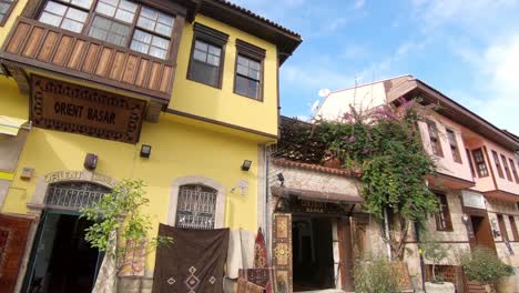 Blick-Auf-Die-Straße-Von-Orient-Basar-Teppichladen-Kaleici-Altstadt-Von-Antalya,-Türkei