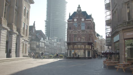 People-walking-over-square-in-Utrecht-city,-the-Netherlands