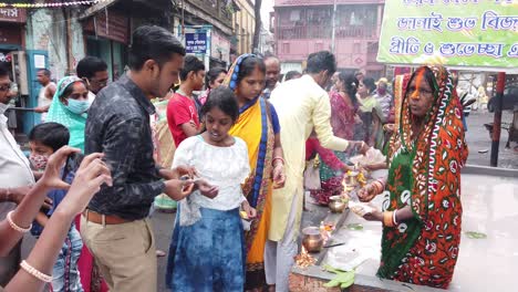 Shot-of-an-Indian-women's-performing-chatt-puja-ritual-in-front-of-the-people-in-Kolkata
