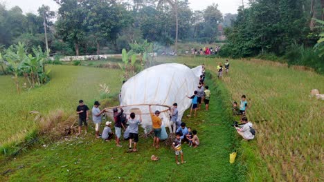 Celebrating-Idul-Fitri-in-rural-Indonesia,-villagers-preparing-hot-air-balloon