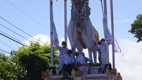 Ceremonia-De-Cremación-Hindú-Balinesa-En-Denpasar,-Bali,-8-De-Octubre-De-2021