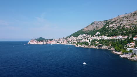 Impresionante-Ubicación-Turística-Dubrovnik-En-El-Mar-Adriático,-Croacia---Vista-De-Drones