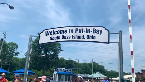 Signboard-of-Welcome-to-Put-In-Bay,-South-Bass-Island,-Ohio